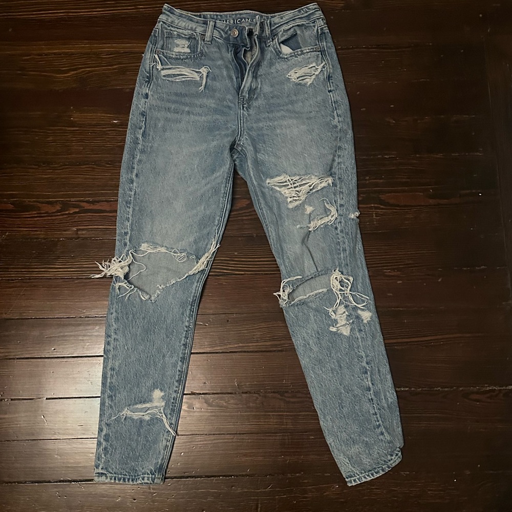 American eagle blue ripped mom jeans
